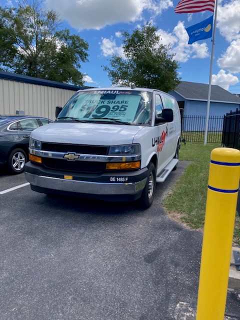 SW State Road 200 U-Haul van.